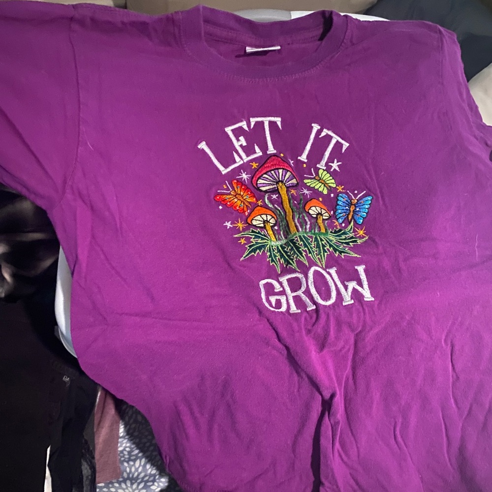 hannah pixie snow Let it Grow embroidered T-shirt